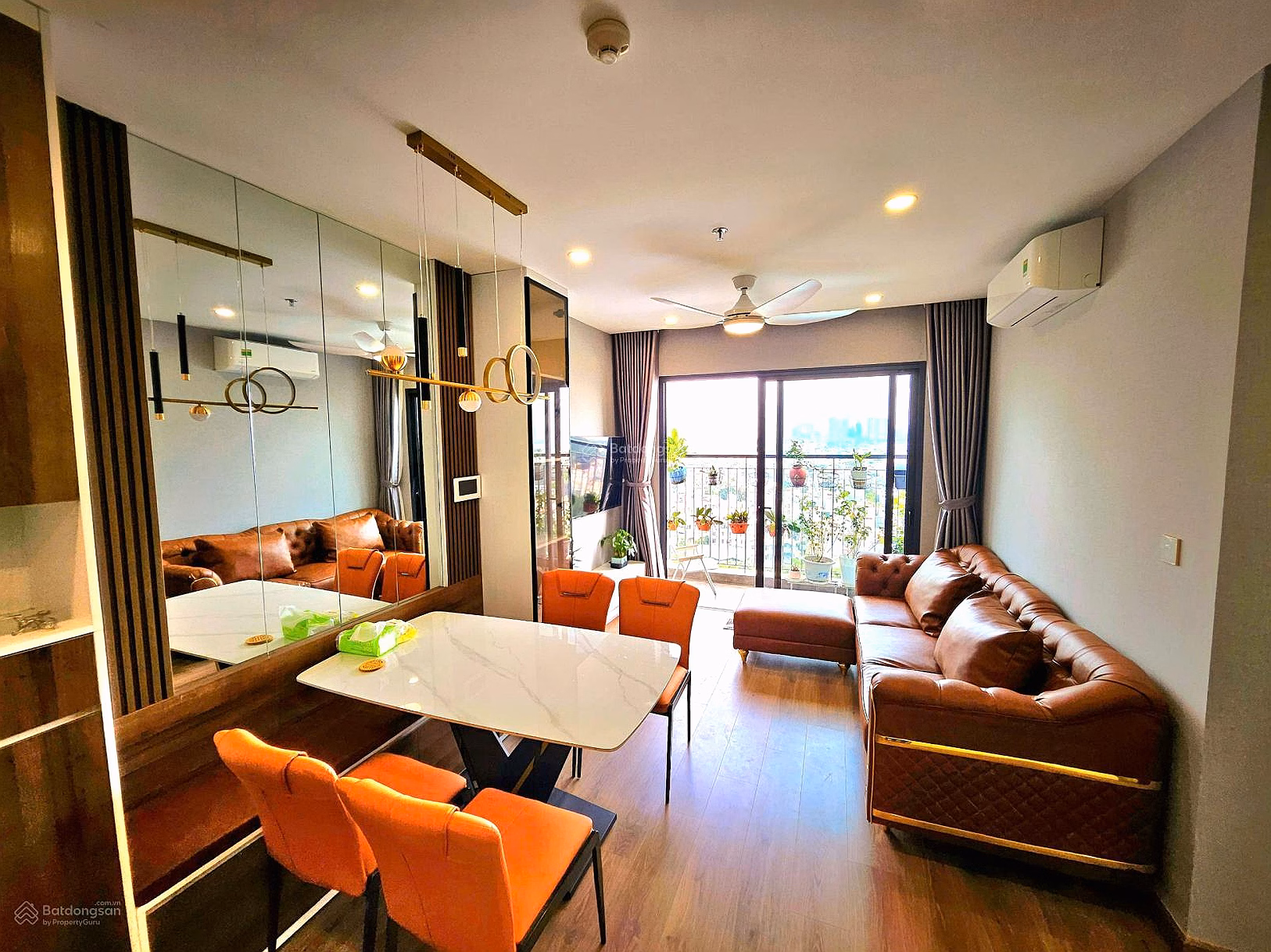Need to sell quickly 2 bedroom apartment - 4.2 billion G2 axis 25 floor 26 outside The Sola Park Vinhomes Smart City