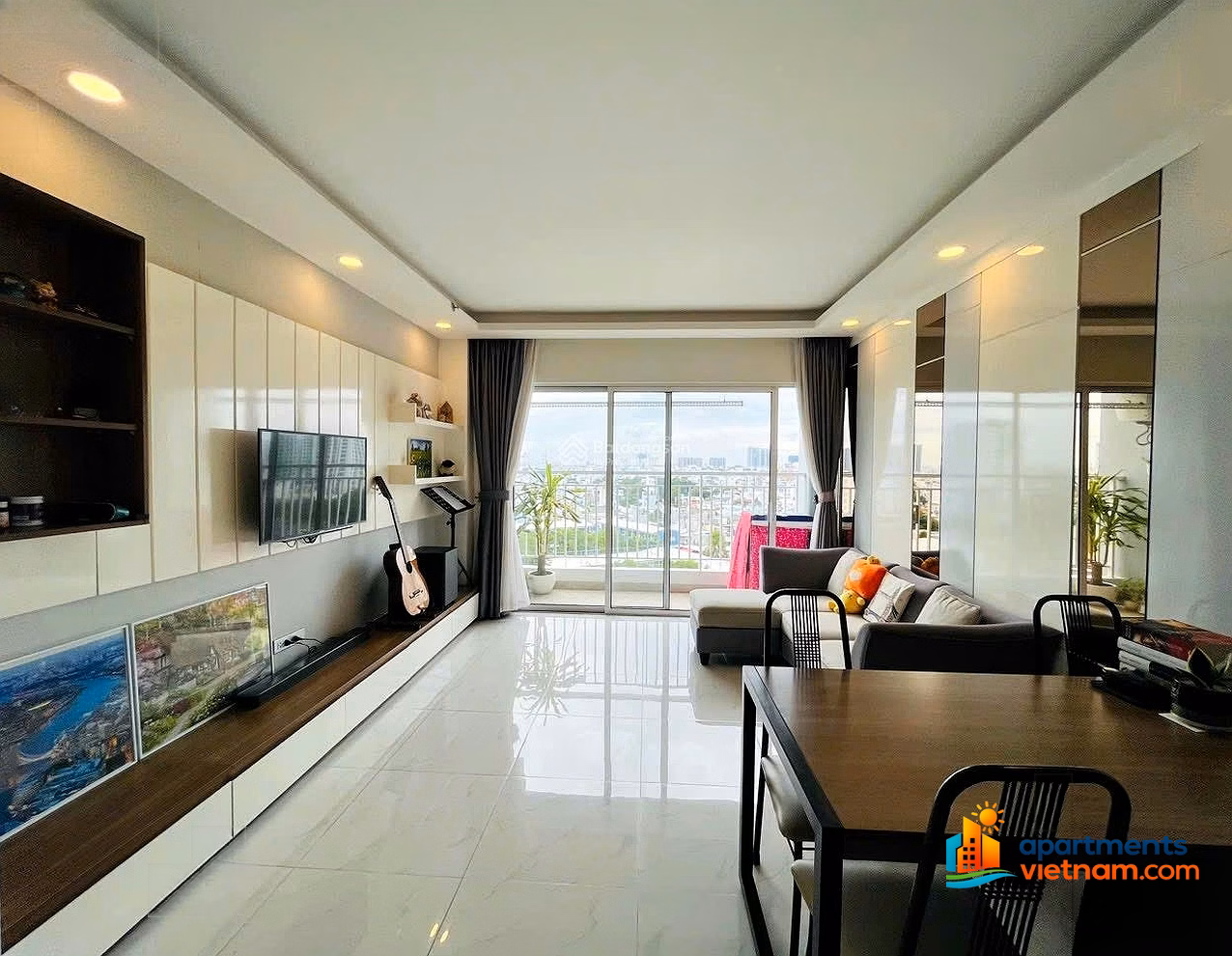 Real photo: Sunrise City apartment for sale 67m2, 2 bedrooms, with 4 meter balcony, price 6 billion, East view
