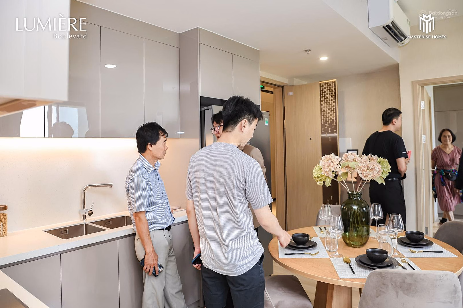 River view - Landmark 81 - Lumiere Boulevard 3 bedroom apartment, only 7.2 billion all inclusive - Tower D high floor