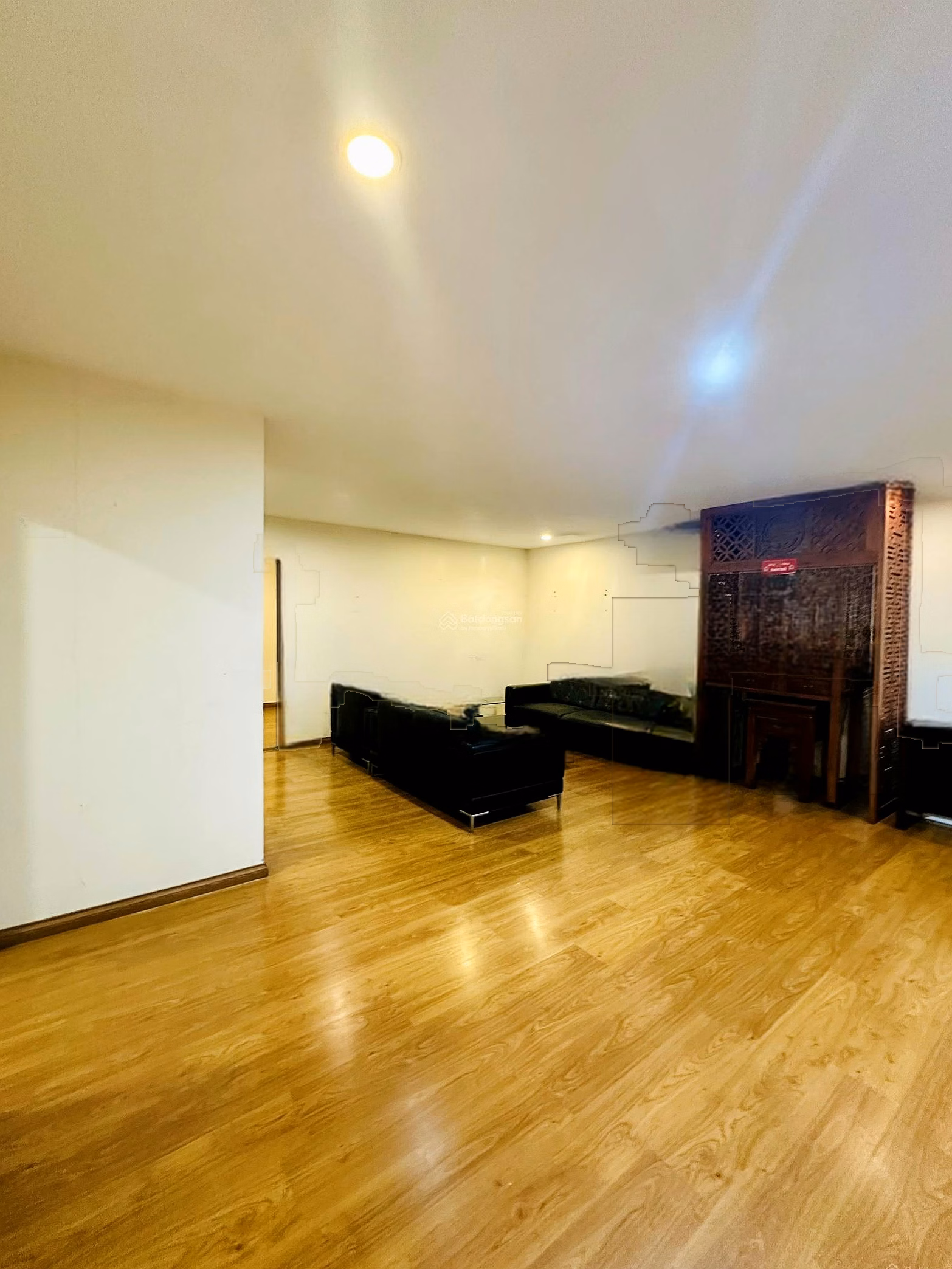 Extremely hot - there is a car slot for rent in a 3-bedroom apartment, area 130m2, open house, suitable price 17 million/month in Hapulico