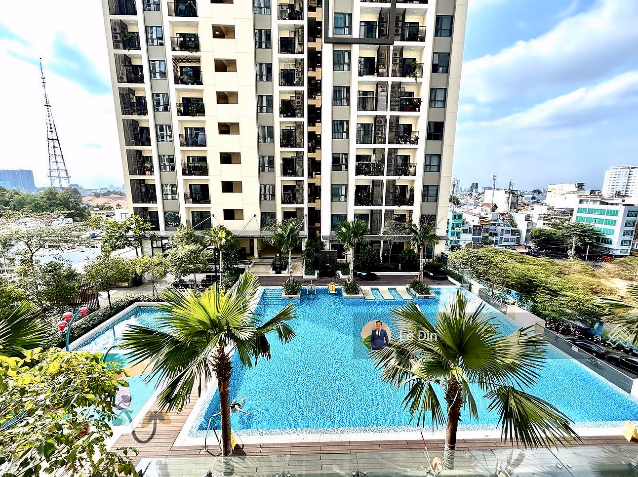 Landlord is stuck with money, reduced 1 billion 2 bedrooms 2 bathrooms Ha Do Centrosa District 10 has book, good price for investment, bank supports 70% of apartment value