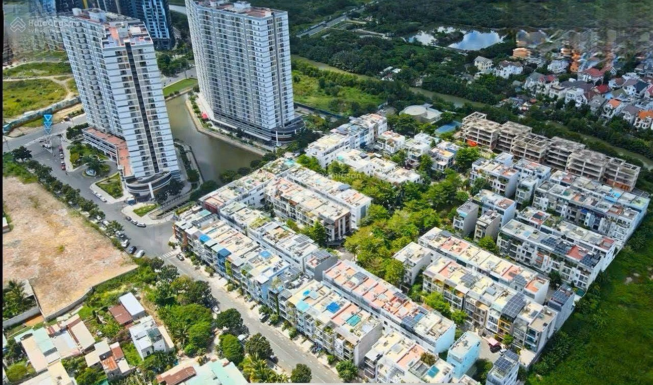 3-bedroom apartment for rent, District 7, good price, priority to sign long-term contract, suitable redesign for customers