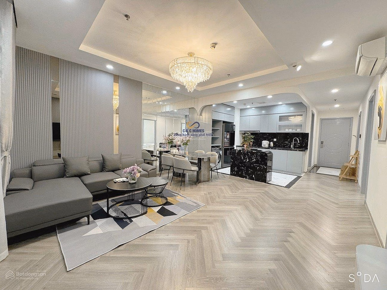 Selling 2-bedroom apartment in Times City, block T, 90m², full of beautiful furniture, PERMANENT CAR SLOT only 10.3 billion***