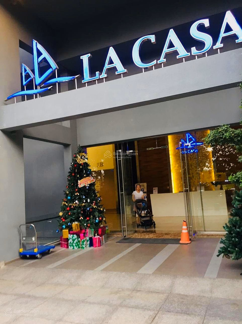 Only 1 apartment at La Casa, price only 4,650 million, 2 bedrooms, 2 bathrooms. Pink book, lending bank***