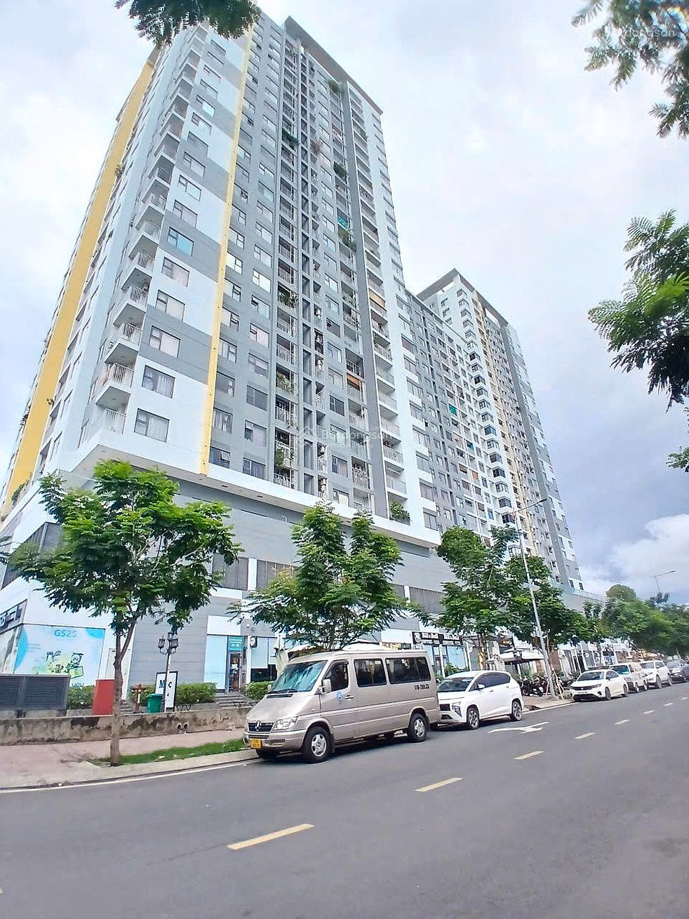 Selling 3-room apartment C/C Viva Q6, good price, owner willing to see the house 24/7*** Tho