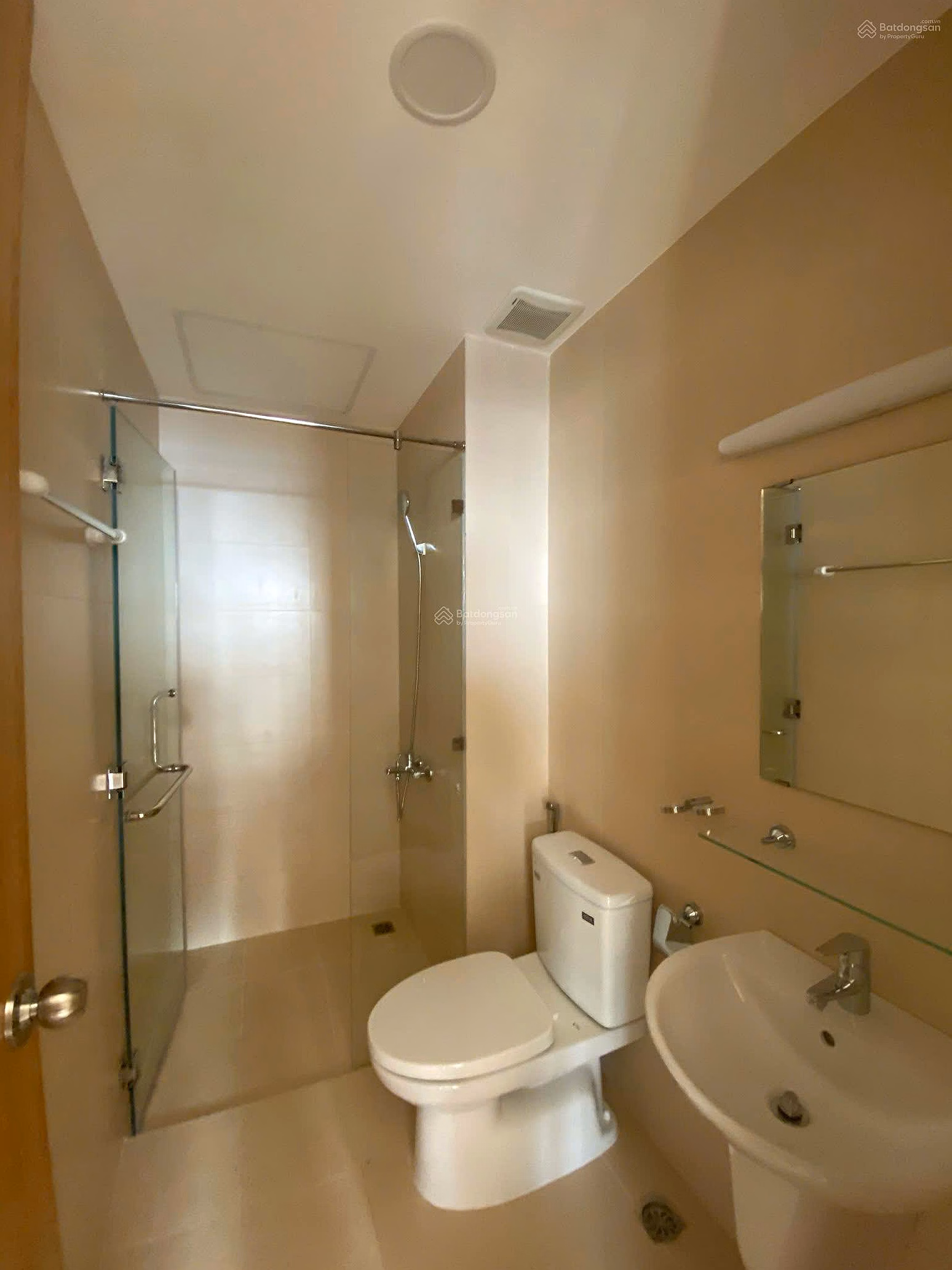 Carillon 7 apartment for sale, Tan Phu, near Dam Sen, pink book, 66m2 - 2 bedrooms - 1 bathroom, cheaper than market price 300 million