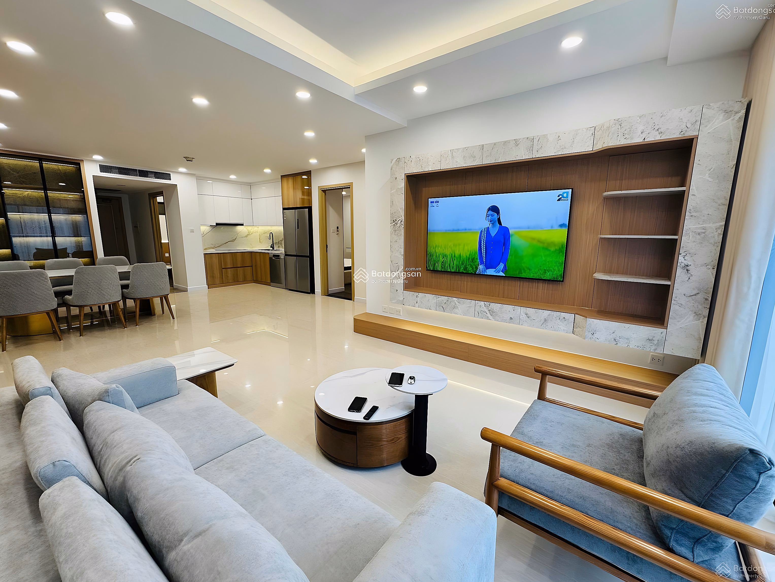 The owner asked to sell Thang Long Number One 3 bedroom apartment for 8.2 billion. Contact: 0971 461 ***