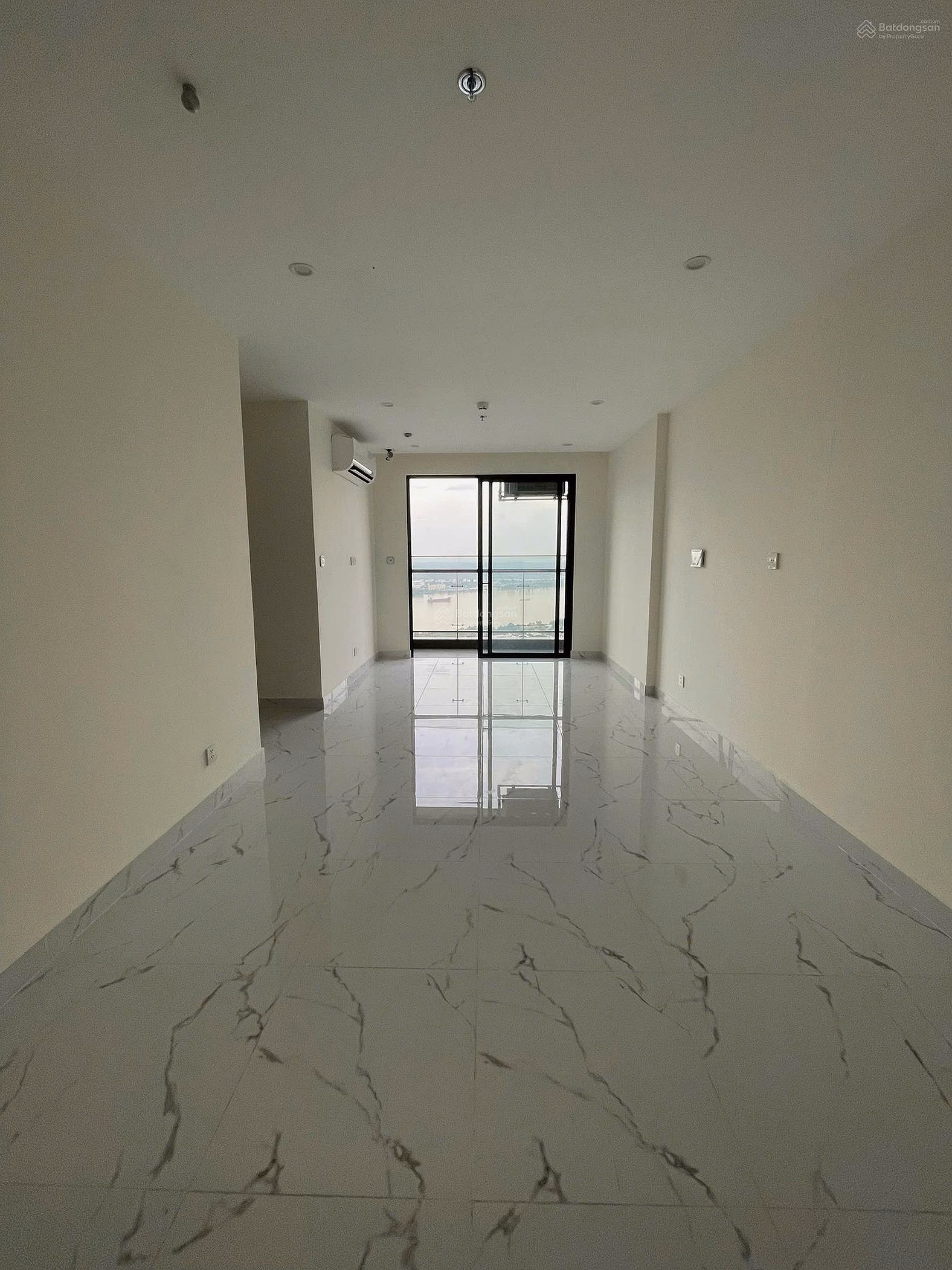 Shocking discount of 23%! 3-bedroom apartment 81m² Vinhomes Grand Park BS9 only 3.8 billion view Hoa Sen canal, adjacent to Vincom