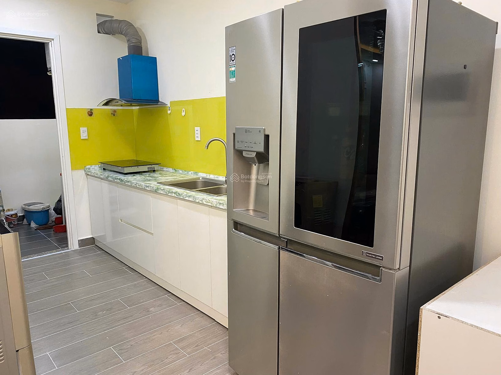 Fully furnished City Gate Towers apartment for rent right away, good price