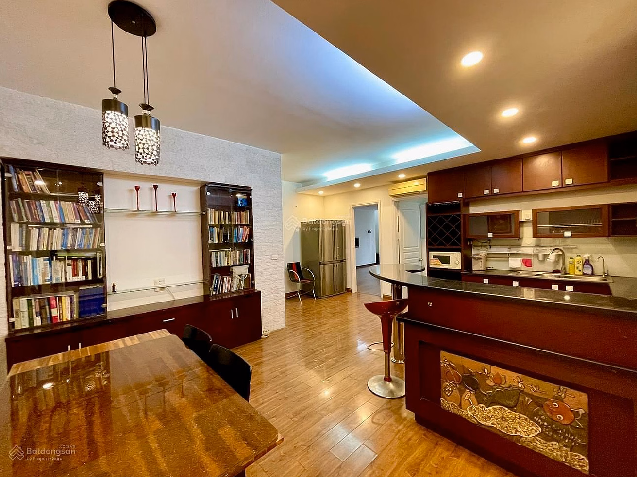 The owner urgently sells apartment building N2 Hoang Minh Giam (next to Amsterdam) area 65M2 (2 bedrooms + 2 bathrooms) - full quality furniture