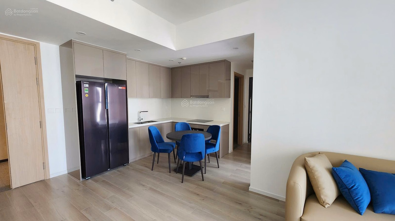 Free full furniture - Adjacent to Vincom, 2 bedroom apartment in building E - Masteri Center Point priced at 4.53 billion all in