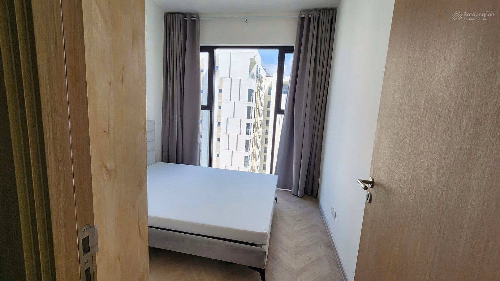 Free full furniture - Adjacent to Vincom, 2 bedroom apartment in building E - Masteri Center Point priced at 4.53 billion all in