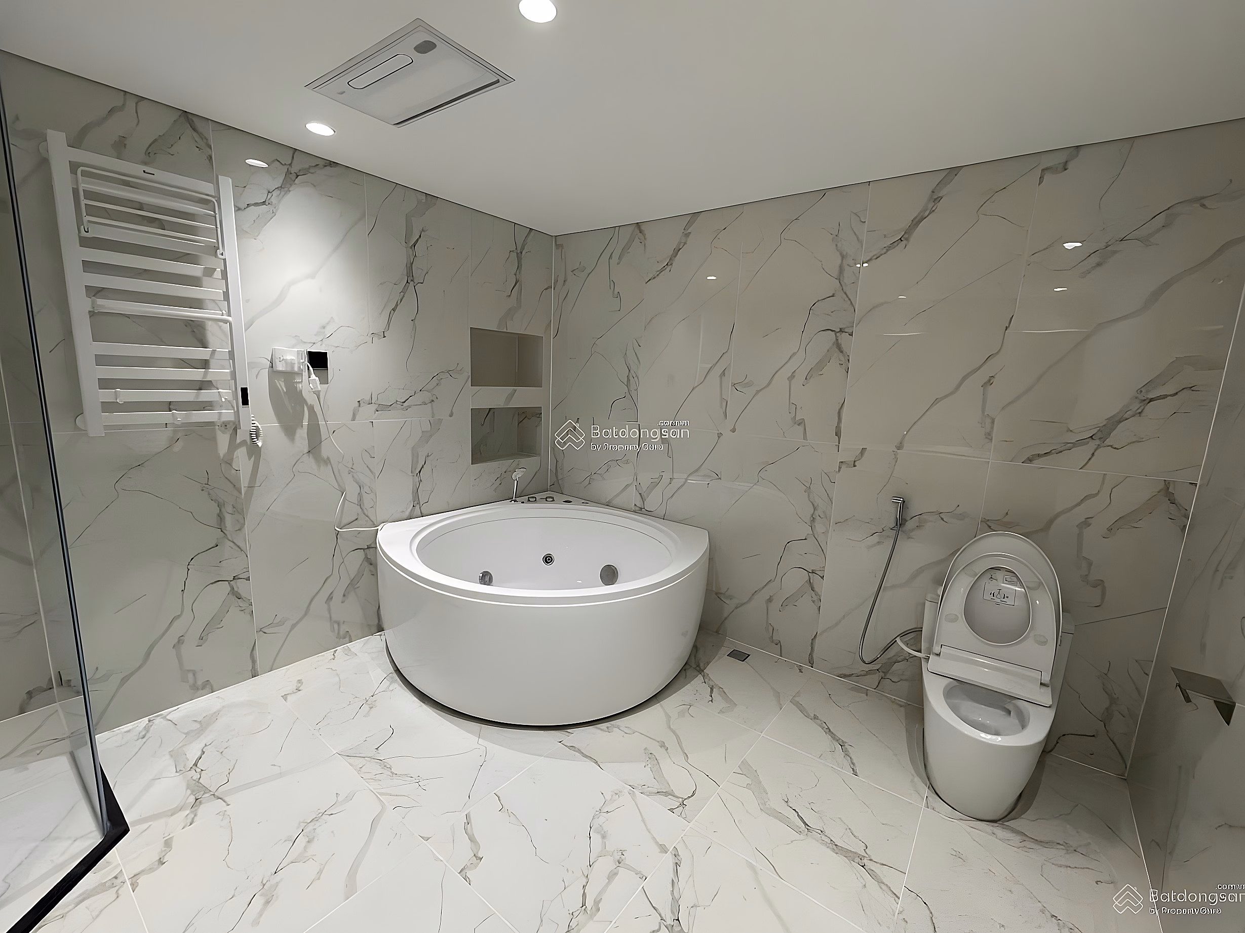 Fully furnished 2-bedroom apartment for rent 124m2 R2 Vinhomes Royal City price 19 million - Em Son Royal