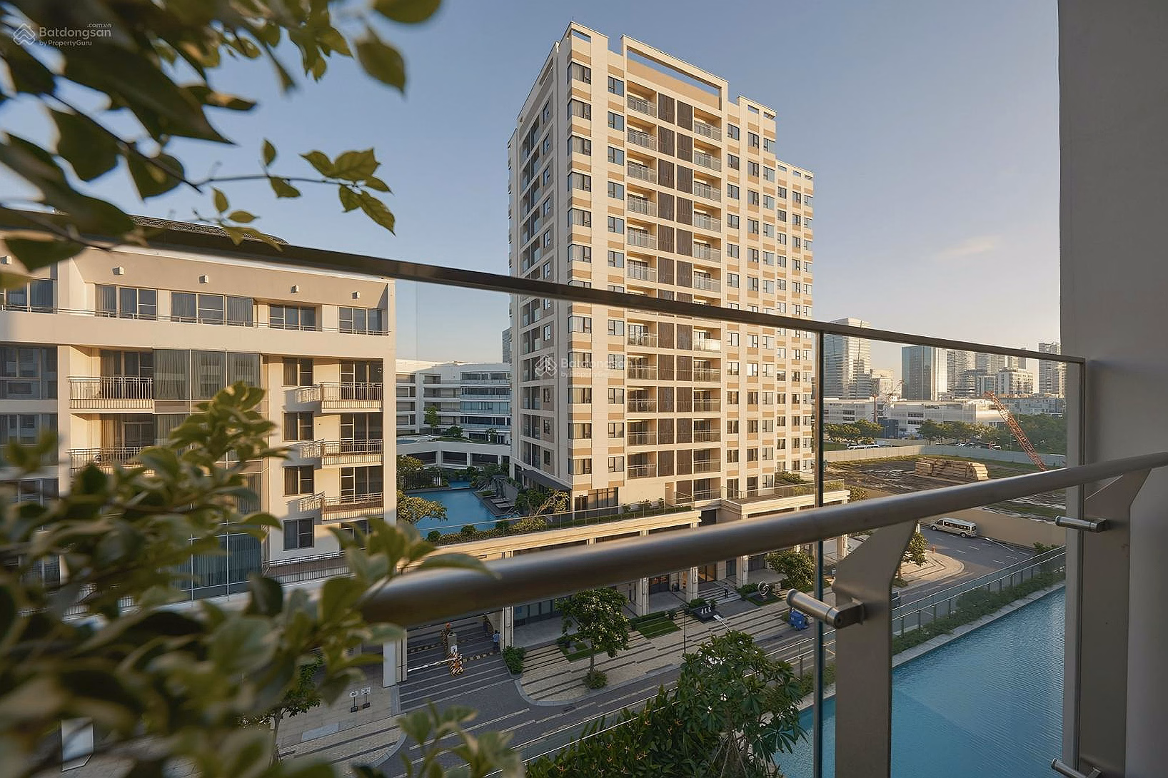 Selling The Horizon apartment, 106m2, 3 bedrooms, fully furnished, 100% new, for investment! Beautiful house right here!