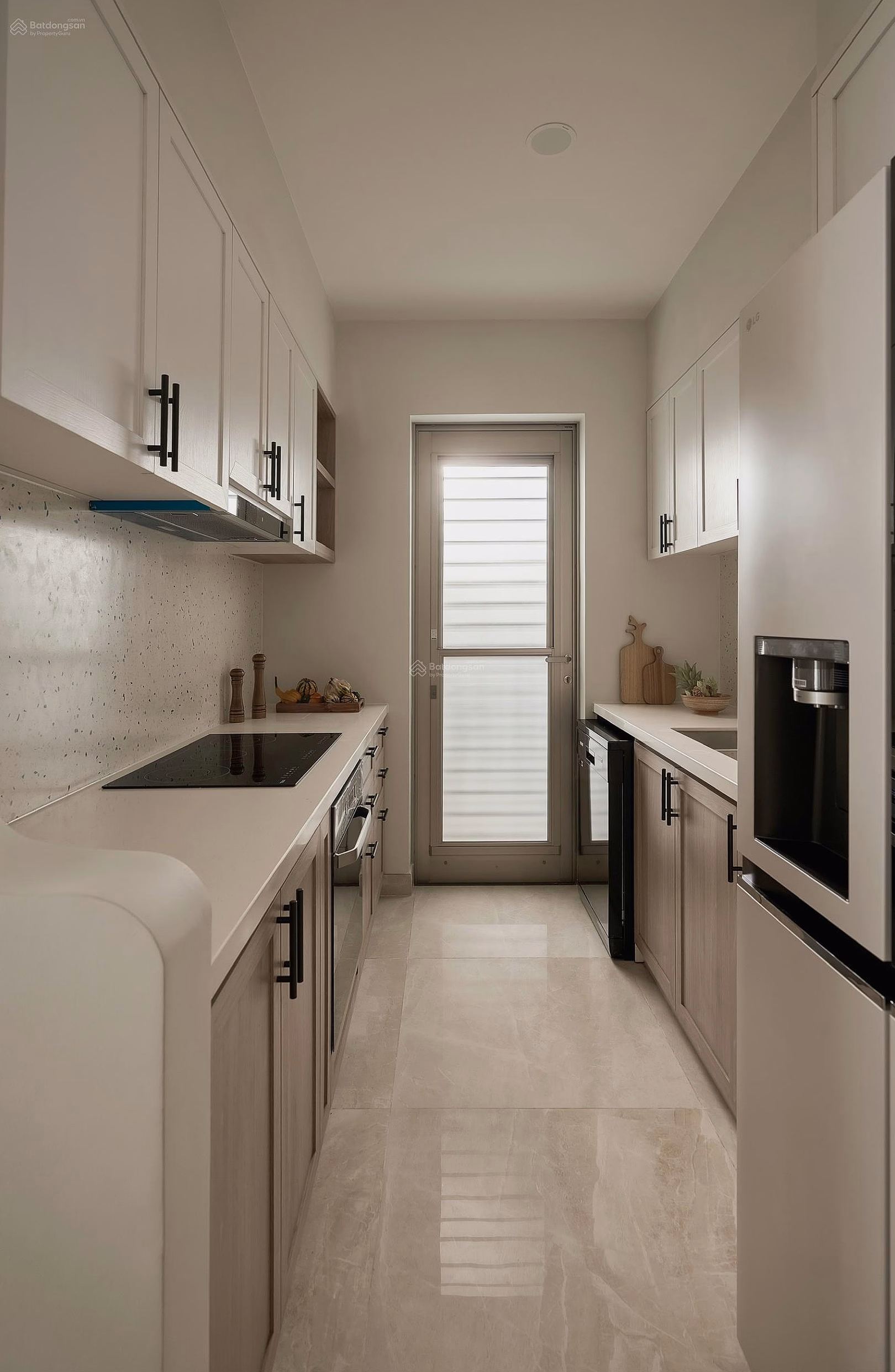 Selling The Horizon apartment, 106m2, 3 bedrooms, fully furnished, 100% new, for investment! Beautiful house right here!