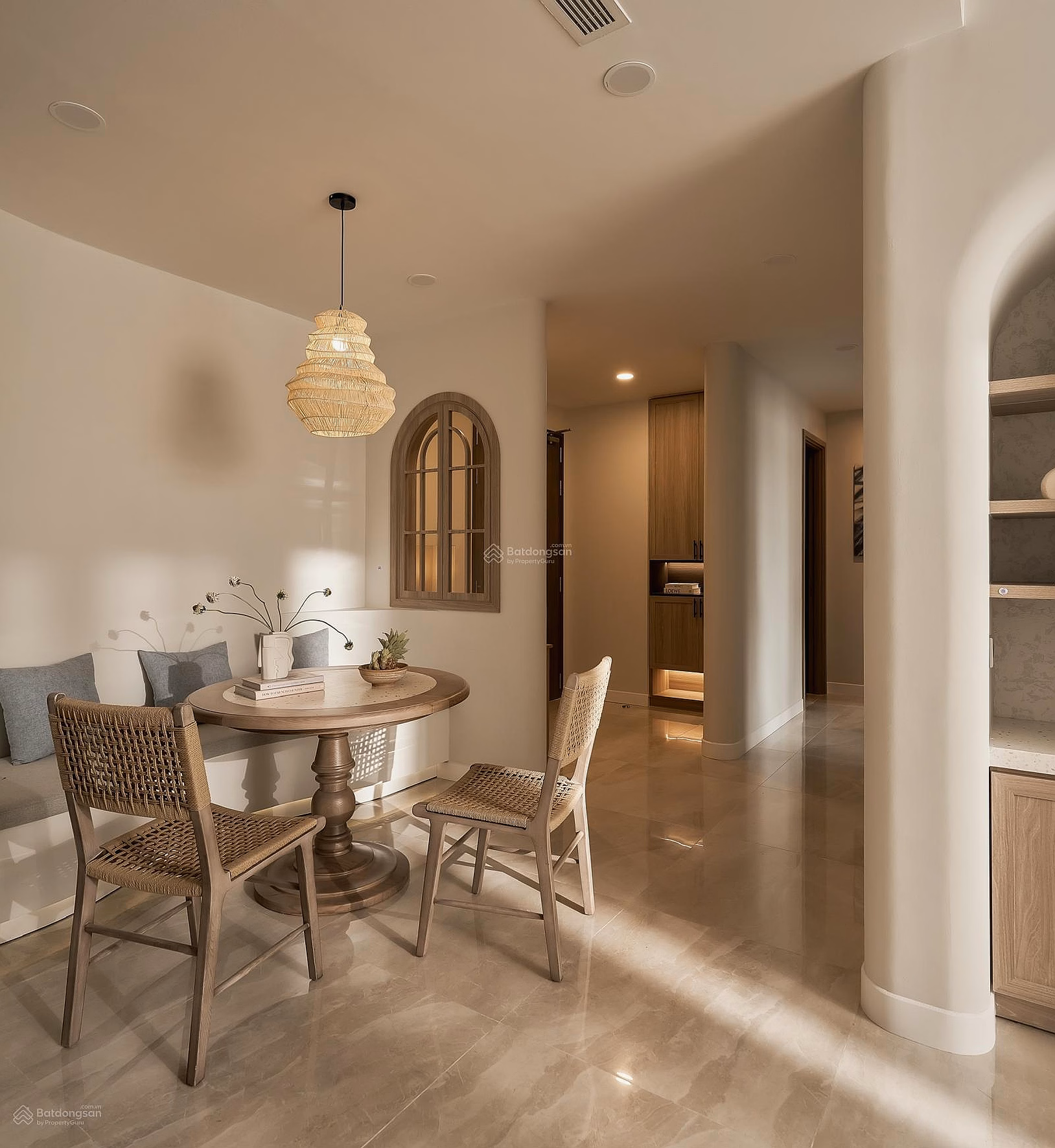 Selling The Horizon apartment, 106m2, 3 bedrooms, fully furnished, 100% new, for investment! Beautiful house right here!
