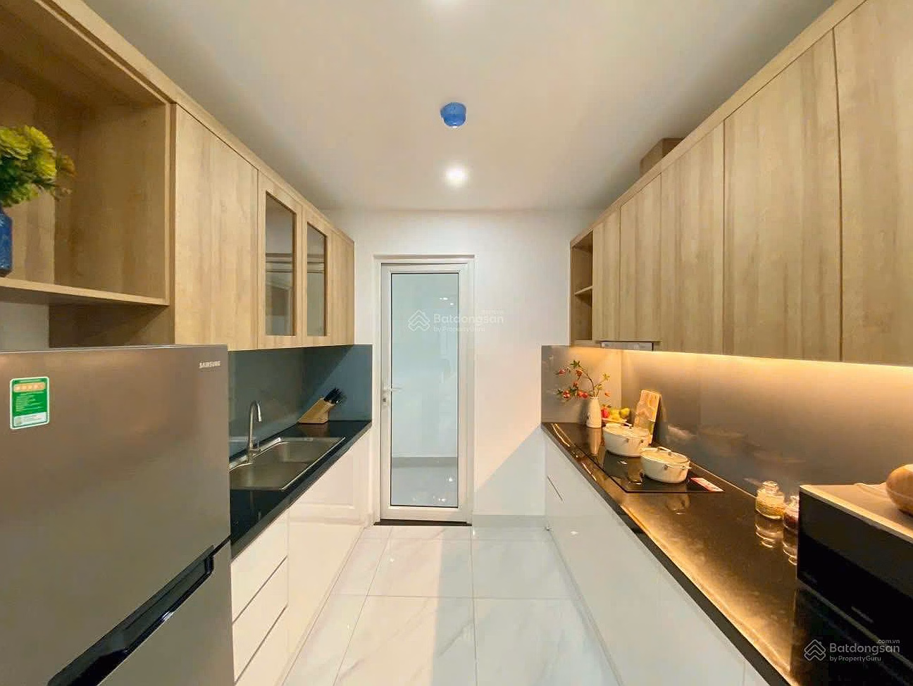 Corner apartment, prime location, 53m, 2 bedrooms, 2 billion 160, full furniture, private book, rent 15 million/month, loan support