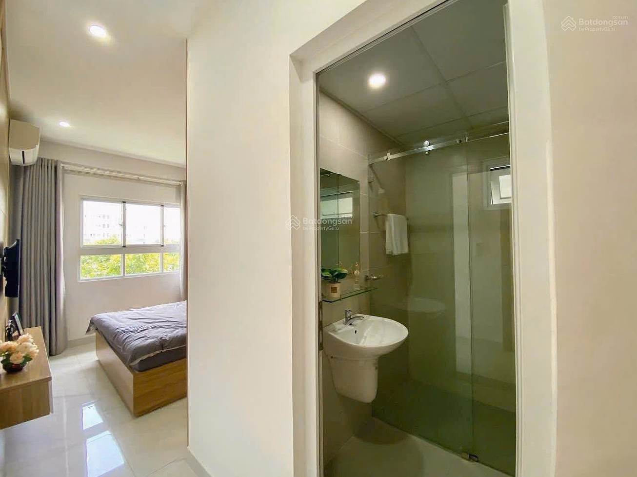 Corner apartment, prime location, 53m, 2 bedrooms, 2 billion 160, full furniture, private book, rent 15 million/month, loan support