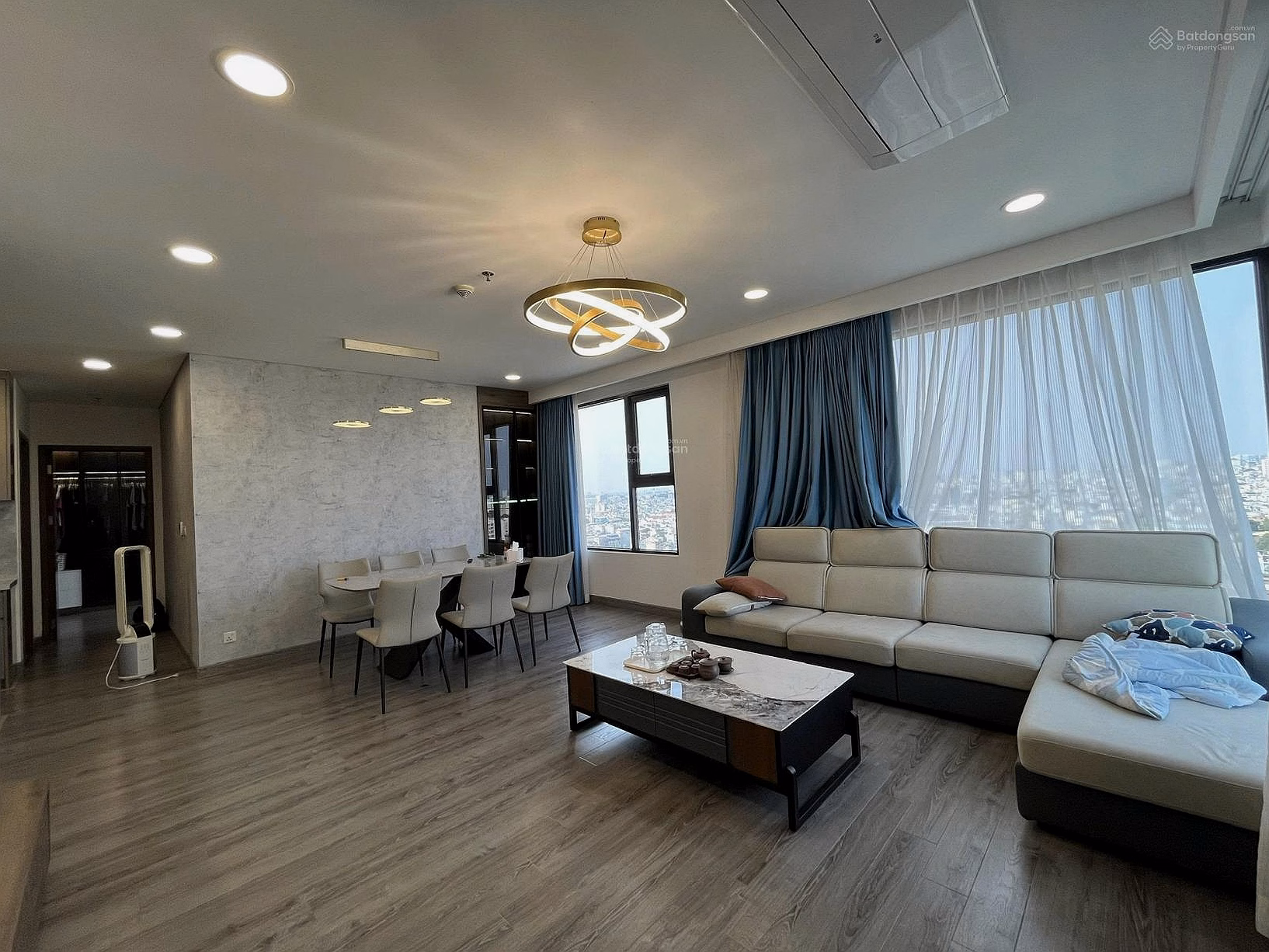 The owner needs to sell a 3-bedroom apartment of 103 m2, with pink book, priced at 11 billion at Kingdom 101 apartment building, 334 To Hien Thanh, District 10