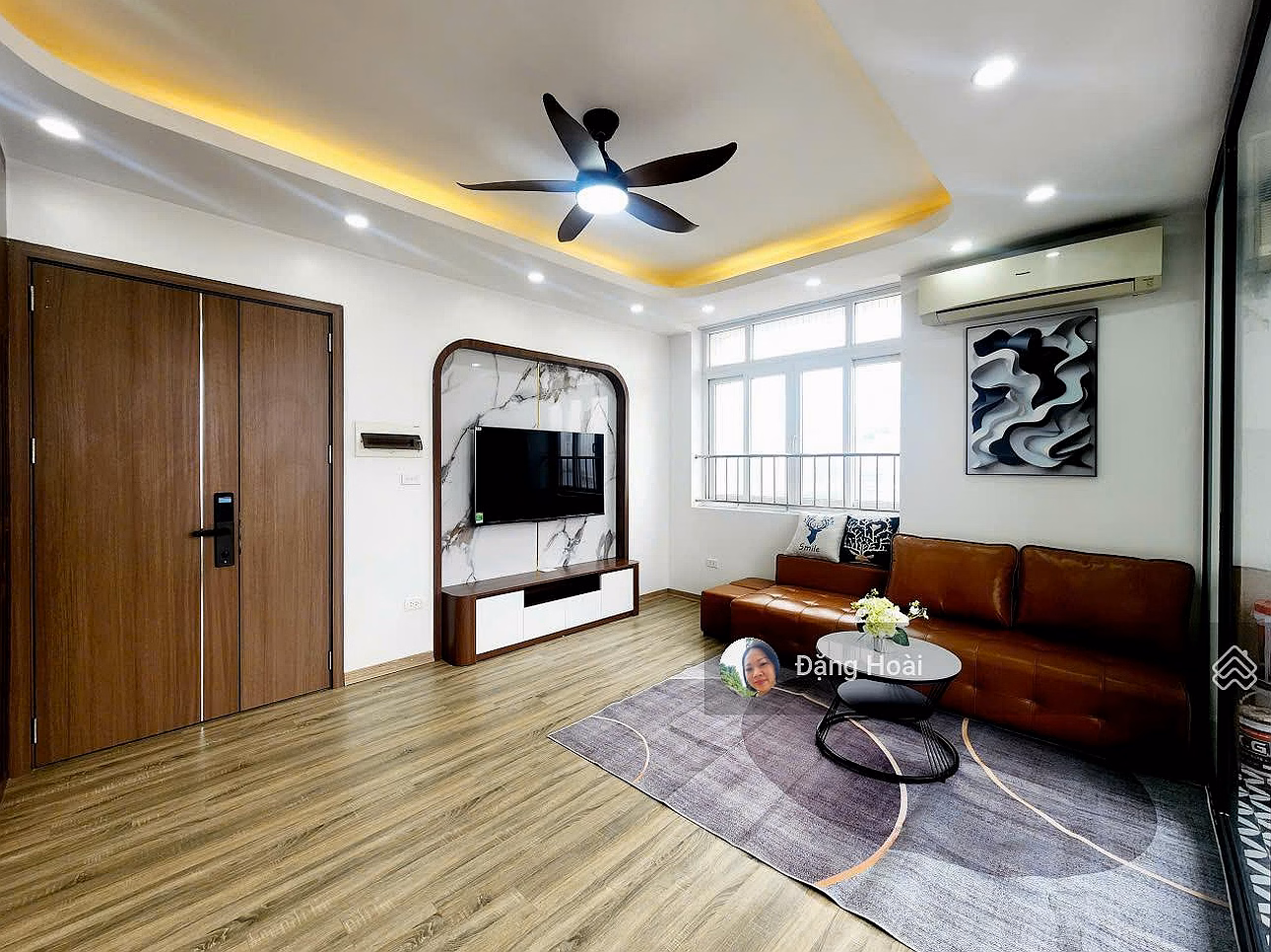 Central location, full of brand new furniture, 90m2 corner apartment with 3 bedrooms, extremely airy in Giai Phong