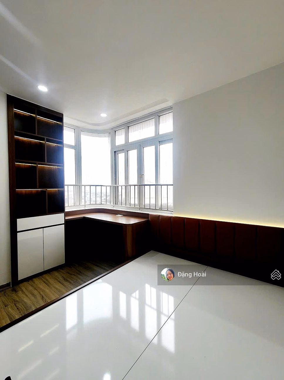 Central location, full of brand new furniture, 90m2 corner apartment with 3 bedrooms, extremely airy in Giai Phong