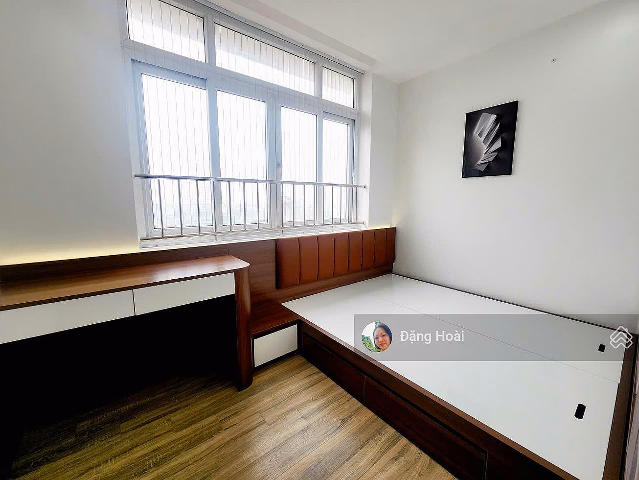 Central location, full of brand new furniture, 90m2 corner apartment with 3 bedrooms, extremely airy in Giai Phong