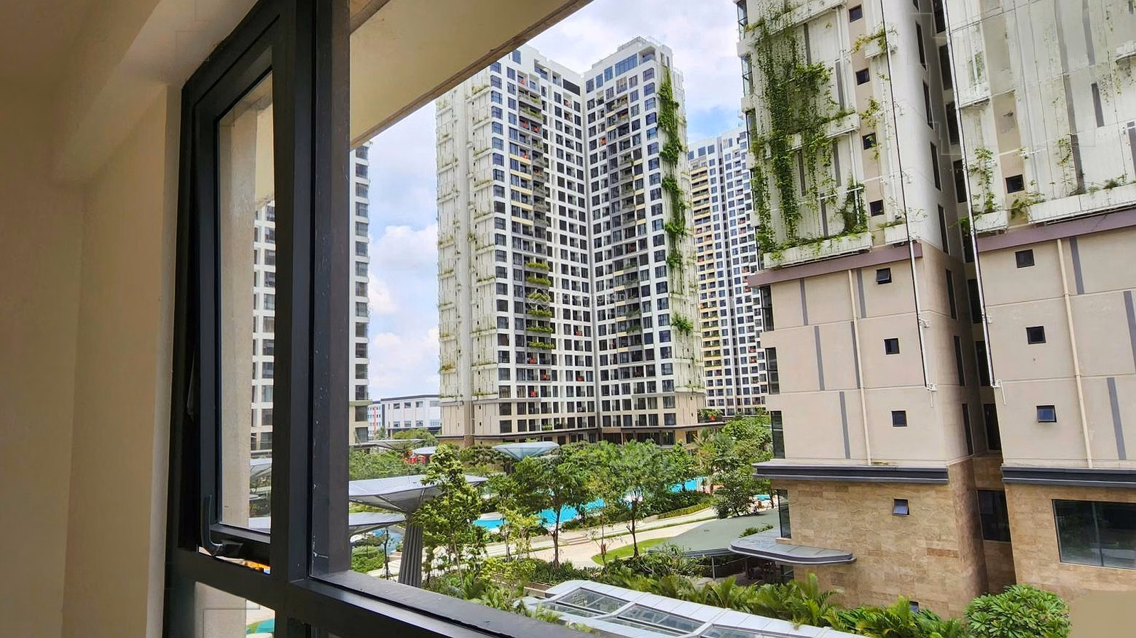 2-bedroom apartment Tower D - pool view - only 4.25 billion all in - middle floor Lumiere Boulevard, receive housing immediately