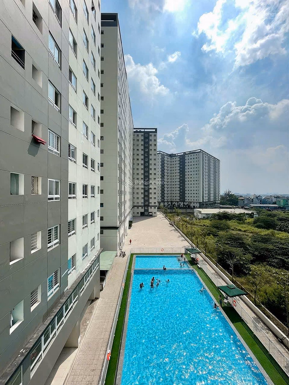 The owner is selling a 3 bedroom, 2 bathroom apartment for 2.3 billion, ready to move in. Contact 0937 378 ***