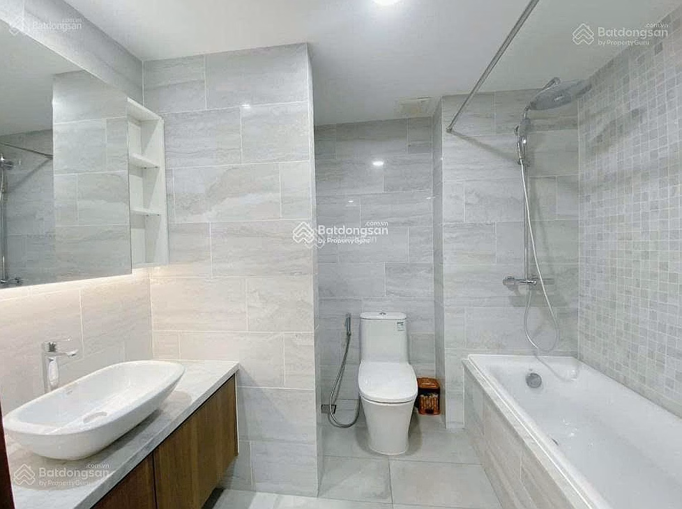 Owner rents Melody apartment: 68m2, 2 bedrooms, 2 bathrooms. Rental price: 10 million/month*** Tung