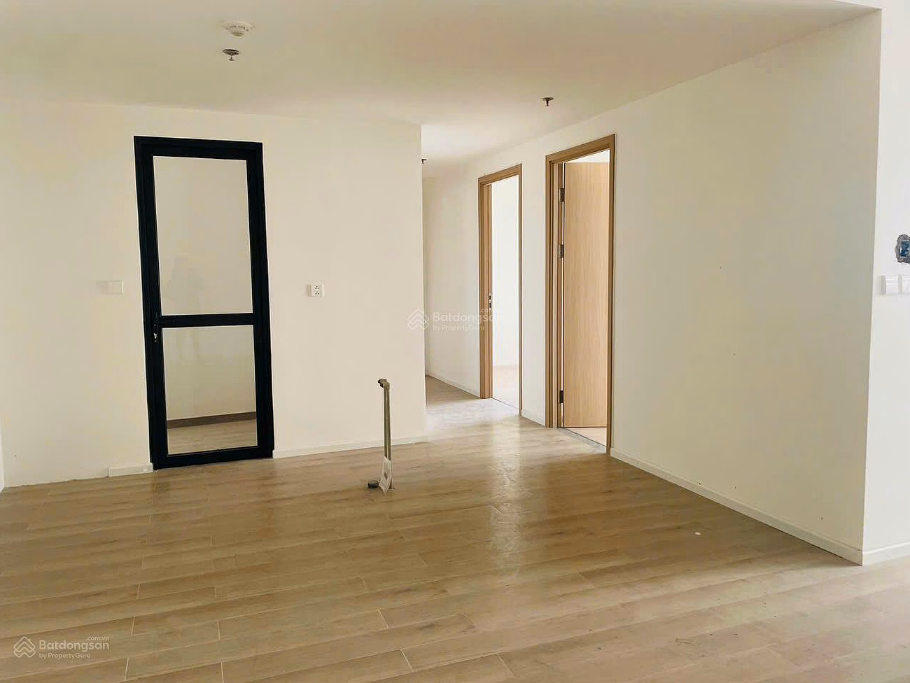 Urgent sale 2 bedroom 2 bathroom apartment - 73.88m2 Southeast view - E Lumiere Boulevard building - price only 4.65 billion all in