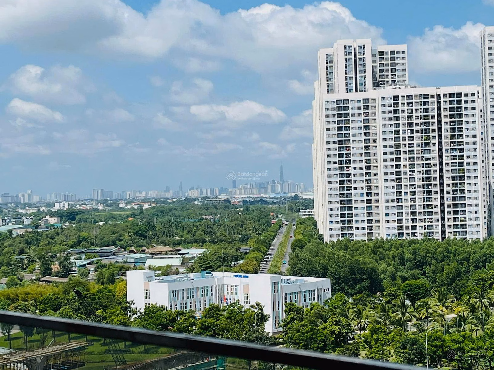 Urgent sale 2 bedroom 2 bathroom apartment - 73.88m2 Southeast view - E Lumiere Boulevard building - price only 4.65 billion all in