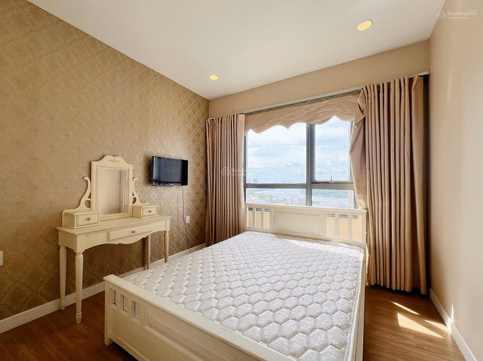 Selling 70m2 2-bedroom apartment at Masteri Thao Dien, very good price 8 billion, including taxes and fees, with registration number 0939 720 ***