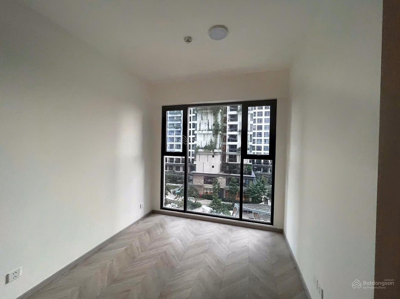 2 bedrooms, corner of building E2, full view of the swimming pool, sold for 4 billion 720, all included, Lumiere Boulevard, ready to receive the house immediately