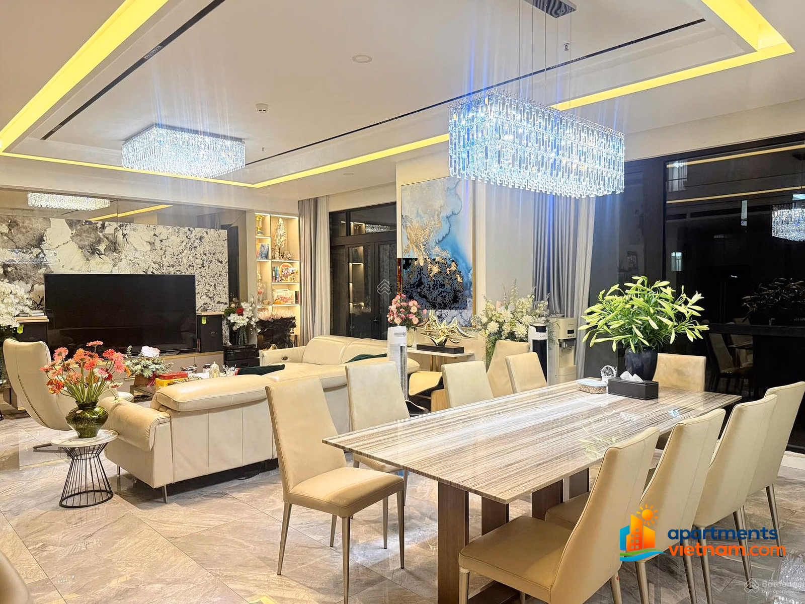 Fully furnished 3-bedroom apartment for rent 132m2 R5 Vinhomes Royal City price 24 million - Em Son Royal