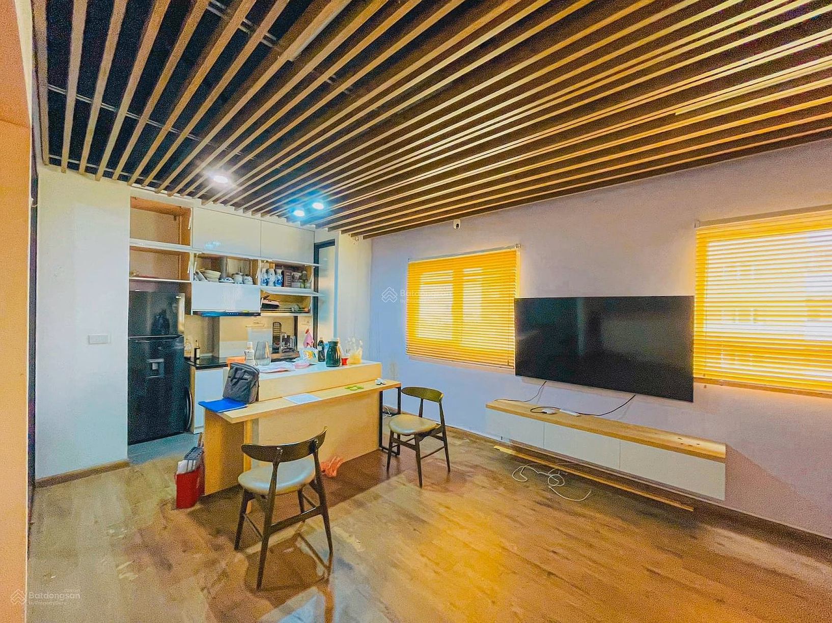 The owner urgently sells CHCC 30T Nam Trung Yen, area 58.53m2, 15th floor, reasonable price, move in immediately, SĐCC_0988 890 ***