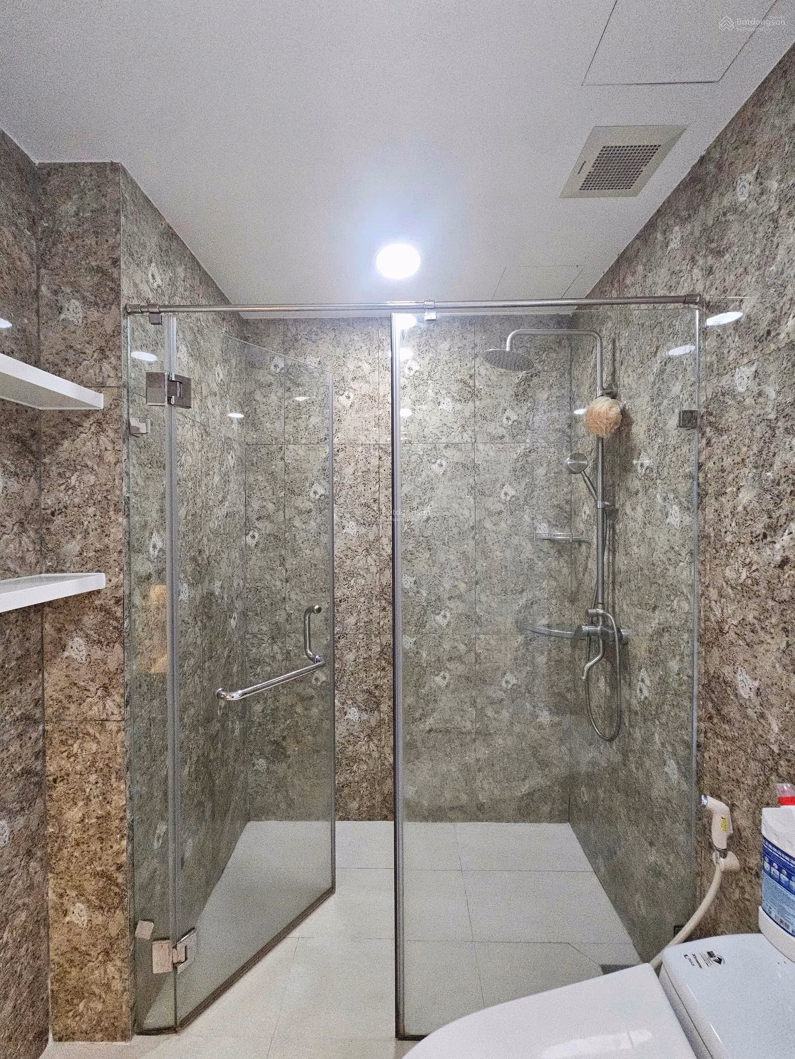 The owner offers to sell 2 bedrooms The Prince Residence / Phu Nhuan - Area: 71m2 - Selling price: 6.8 billion - PL: Pink book