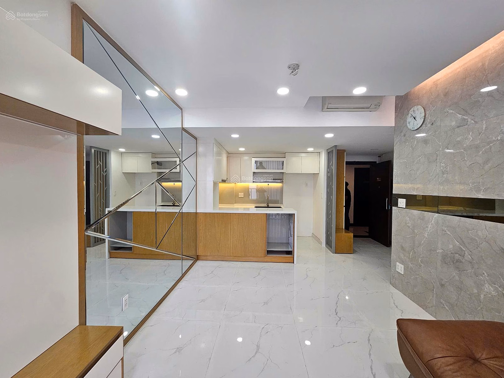 The owner offers to sell 2 bedrooms The Prince Residence / Phu Nhuan - Area: 71m2 - Selling price: 6.8 billion - PL: Pink book