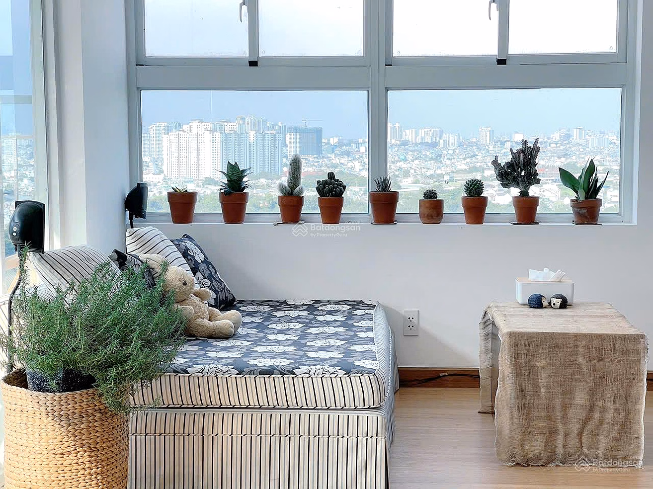 The owner needs to sell Conic Riverside garden Penthouse apartment