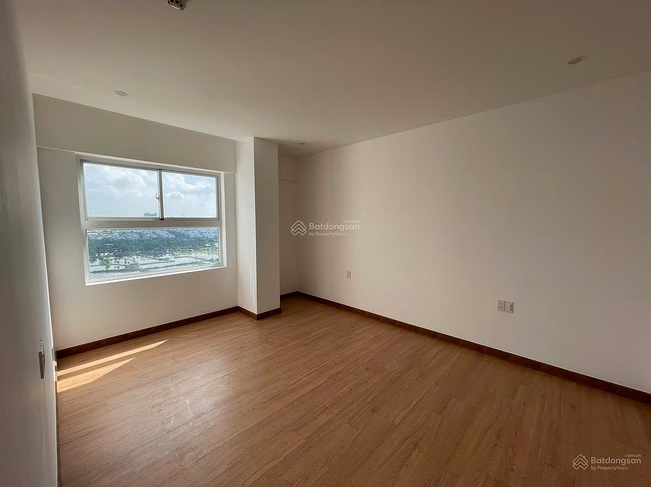 The owner needs to sell Conic Riverside garden Penthouse apartment