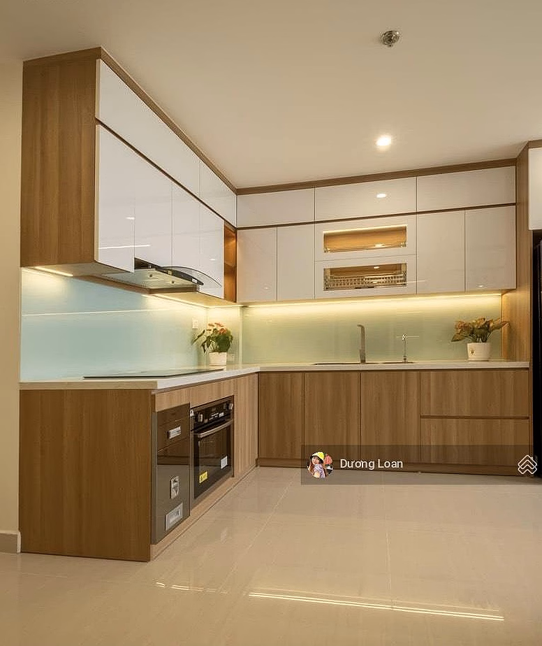 Watermark apartment for sale, Lac Long Quan, 94m2, rare item in Hanoi. Loan 0372 004 ***
