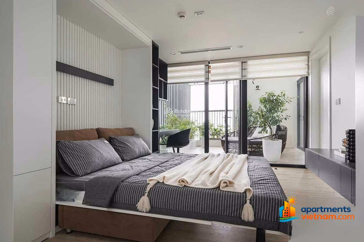 Duplex for rent 2 floors lake view 300m², 4 bedrooms Mandarin Garden, Cau Giay, Hanoi***