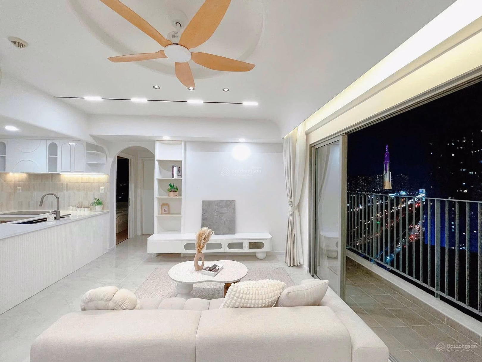 Beautiful 77m2 apartment for sale at Masteri Thao Dien, super bargain price 8 billion, direct negotiation. Contact 0981 067 ***