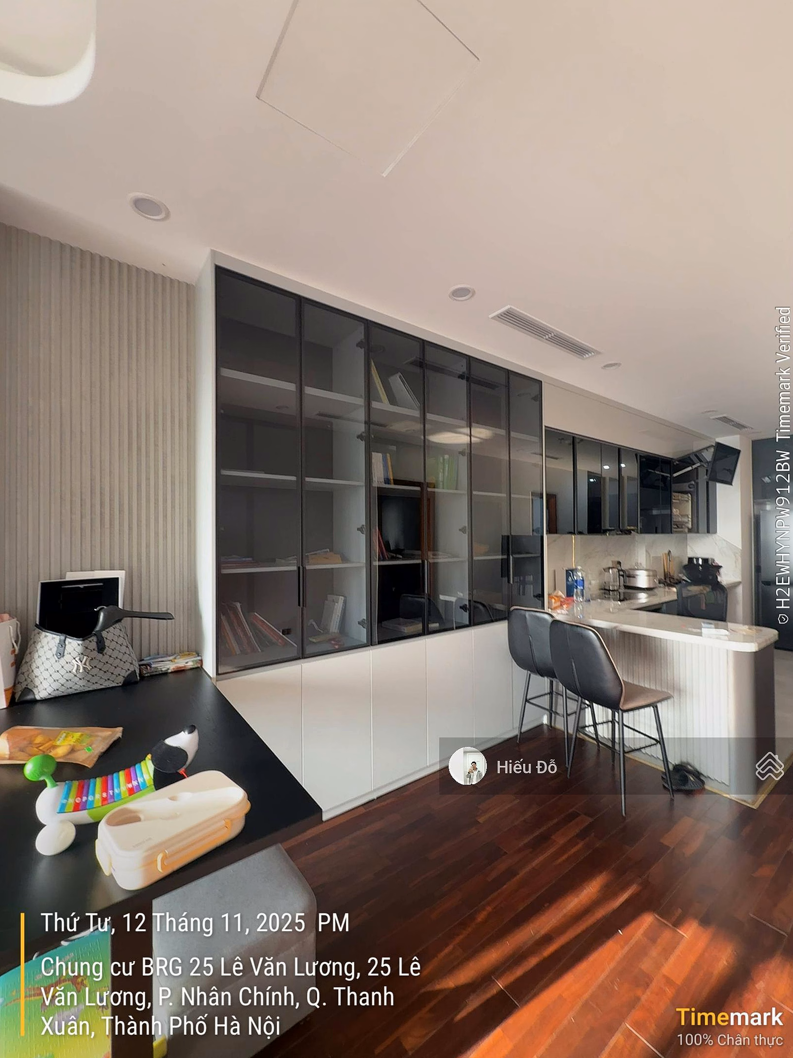 The Diamond Residence rents a single apartment of 110m2, 3N2WC, fully furnished and beautiful. Only 25 million/month