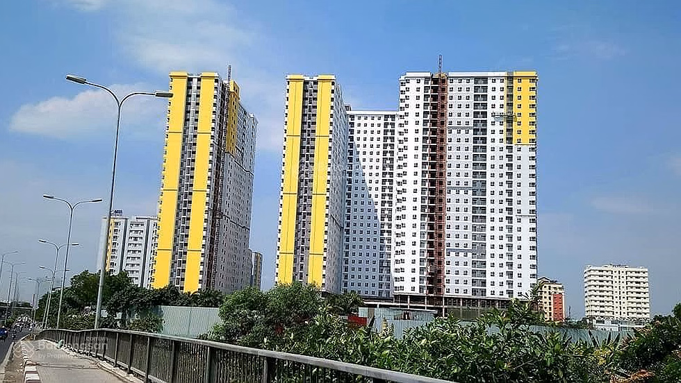 For sale 2 bedrooms 2 bathrooms Diamond Riverside Q8 price 2,950 billion - 1 single unit - right price - November 13, 2025