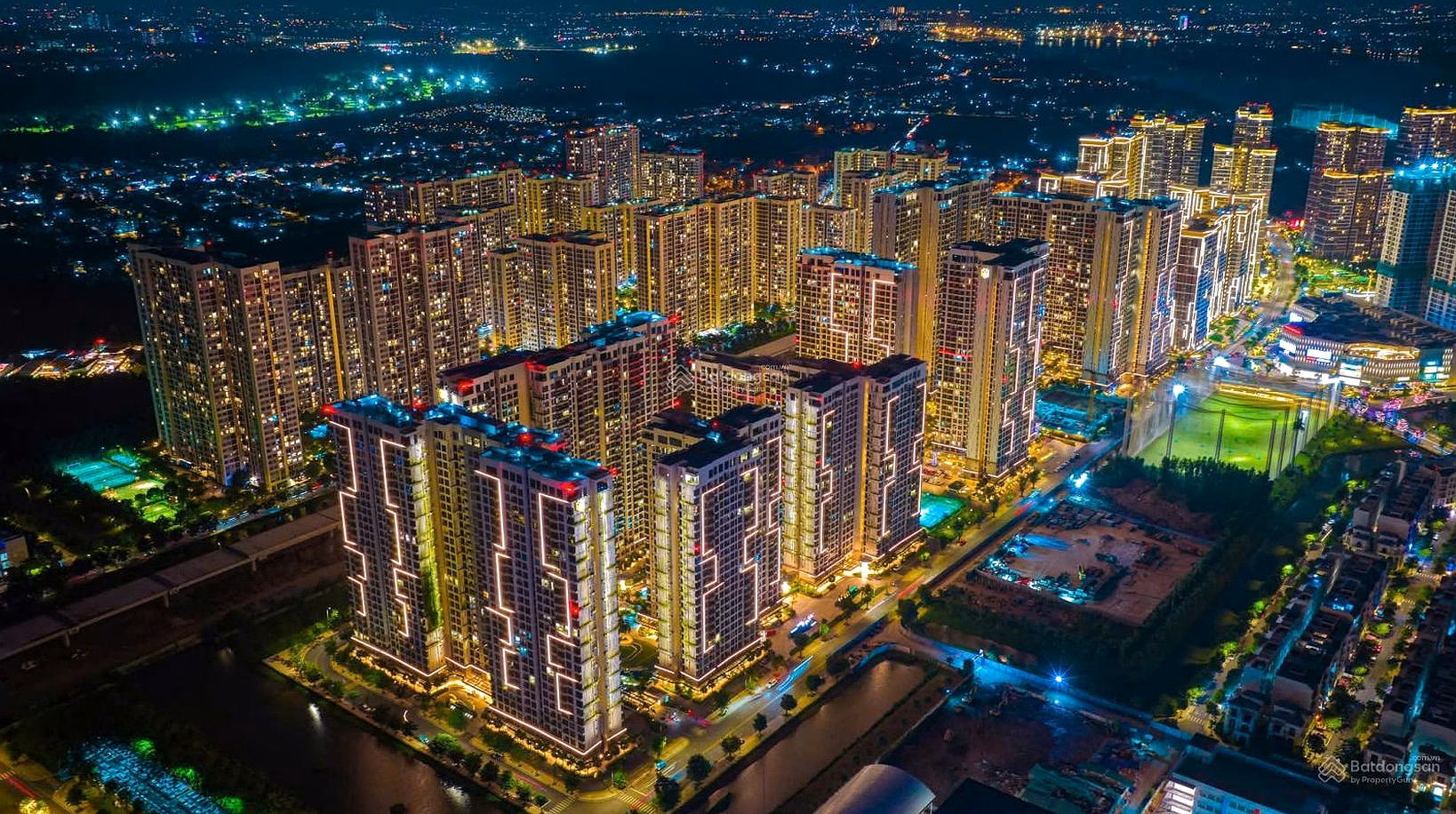 Building E - high floor has 1 corner 3-bedroom apartment - only 6.54 billion 97.47m2 - Middle floor with clear view of Lumiere Boulevard
