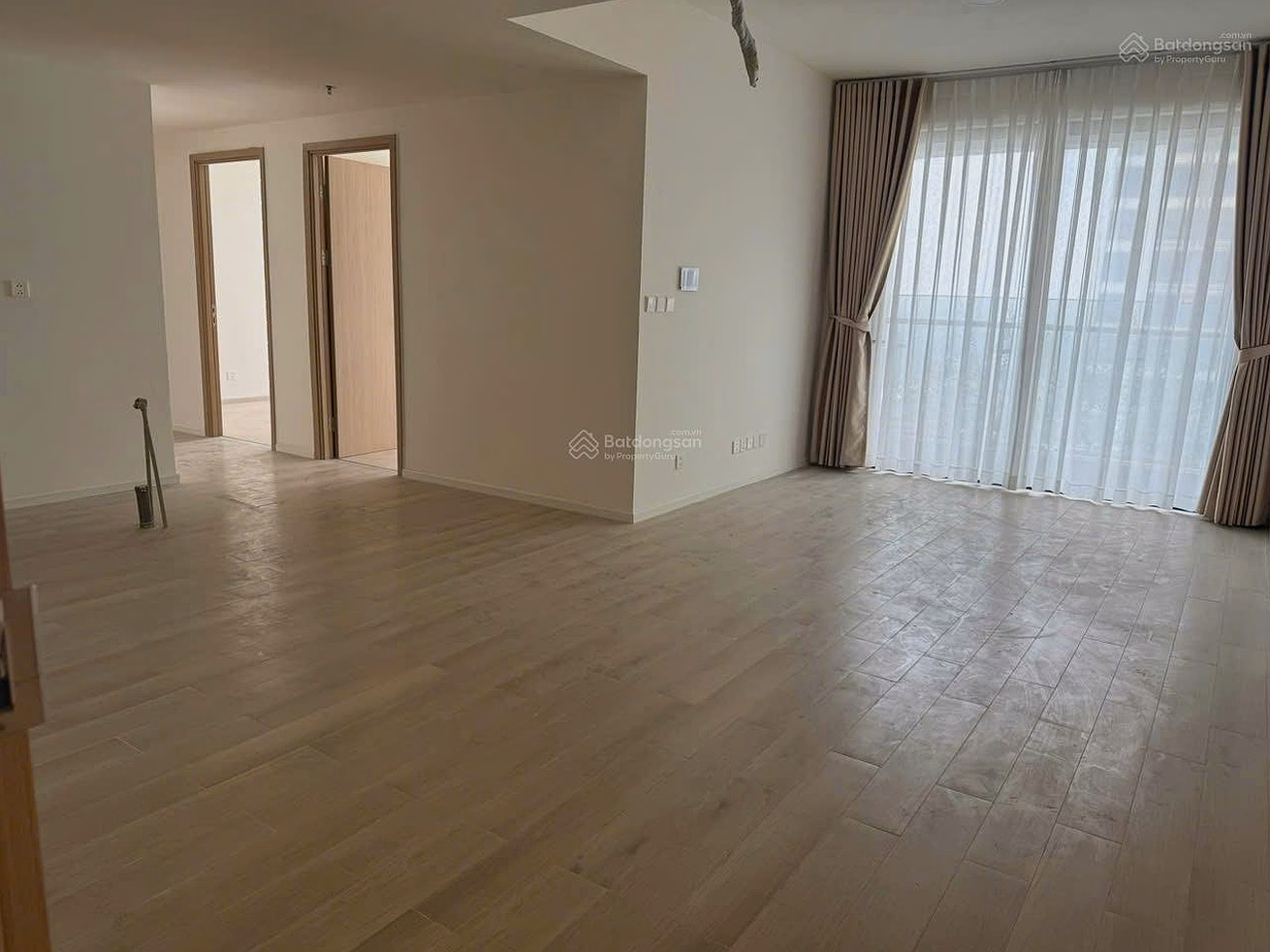 Building E - high floor has 1 corner 3-bedroom apartment - only 6.54 billion 97.47m2 - Middle floor with clear view of Lumiere Boulevard