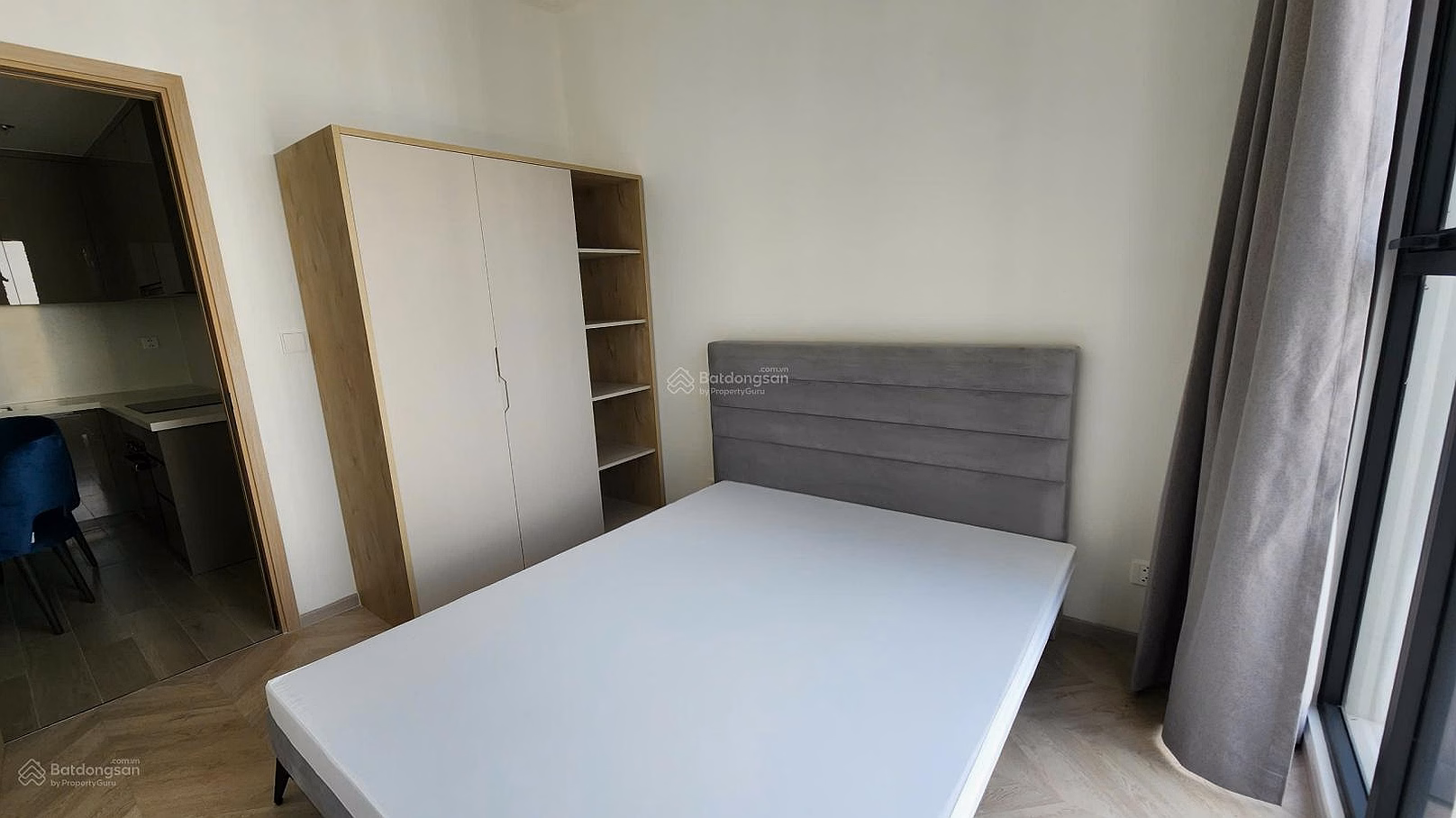 Corner apartment with 2 bedrooms, Tower E - fully furnished next to Vincom - Masteri Center Point, price 4.75 billion al in, high floor