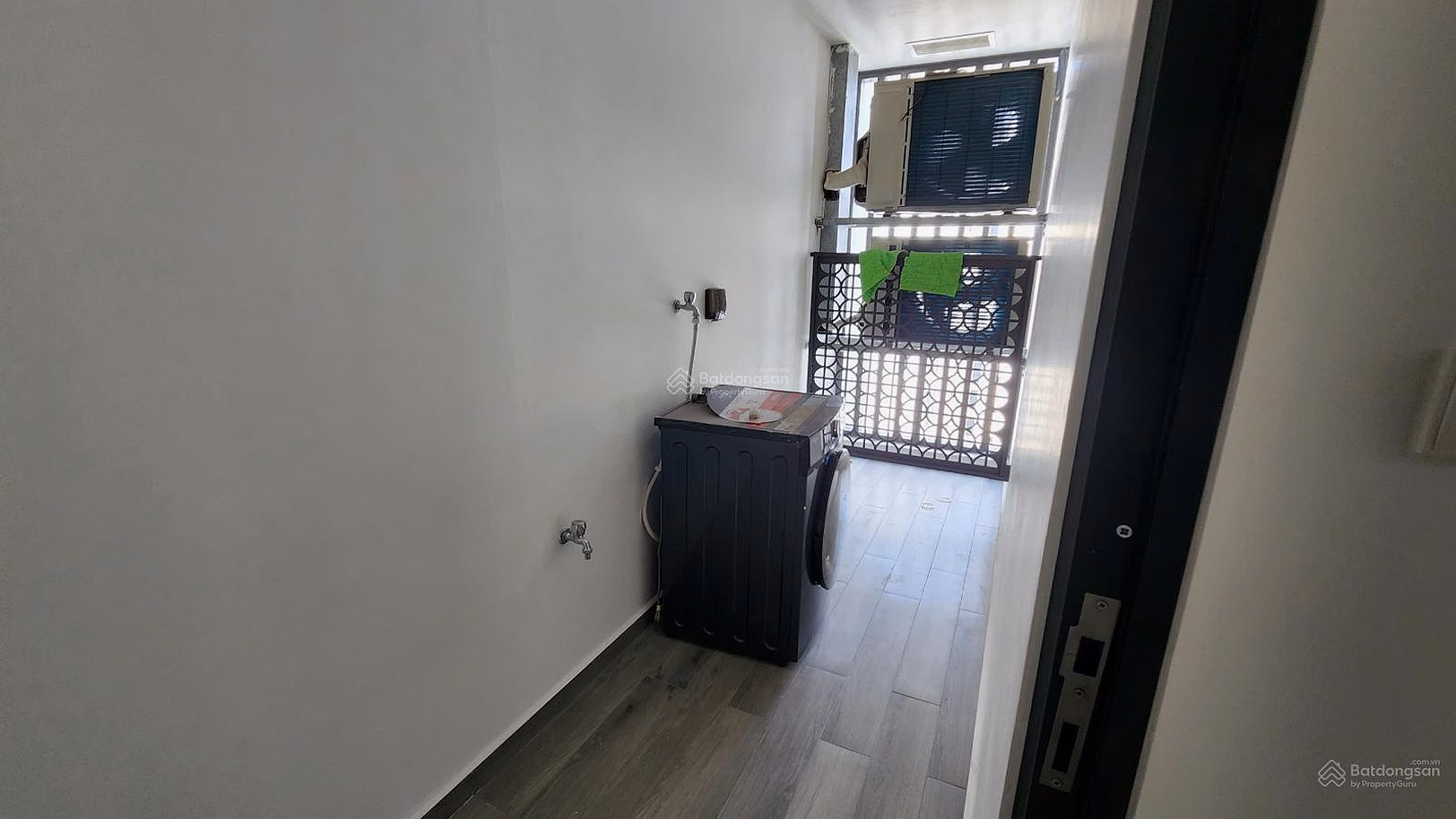 Corner apartment with 2 bedrooms, Tower E - fully furnished next to Vincom - Masteri Center Point, price 4.75 billion al in, high floor