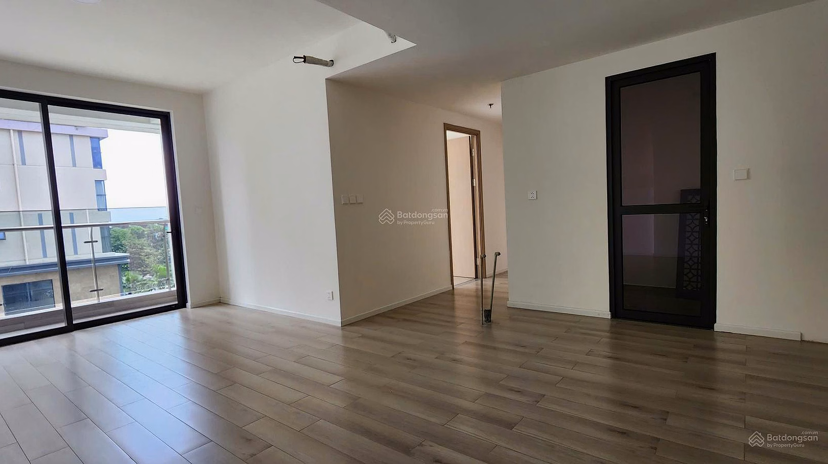 2-bedroom apartment at the corner of Tower A - only 4,865 billion - Lumiere Boulevard to receive immediately - interior view of middle floor