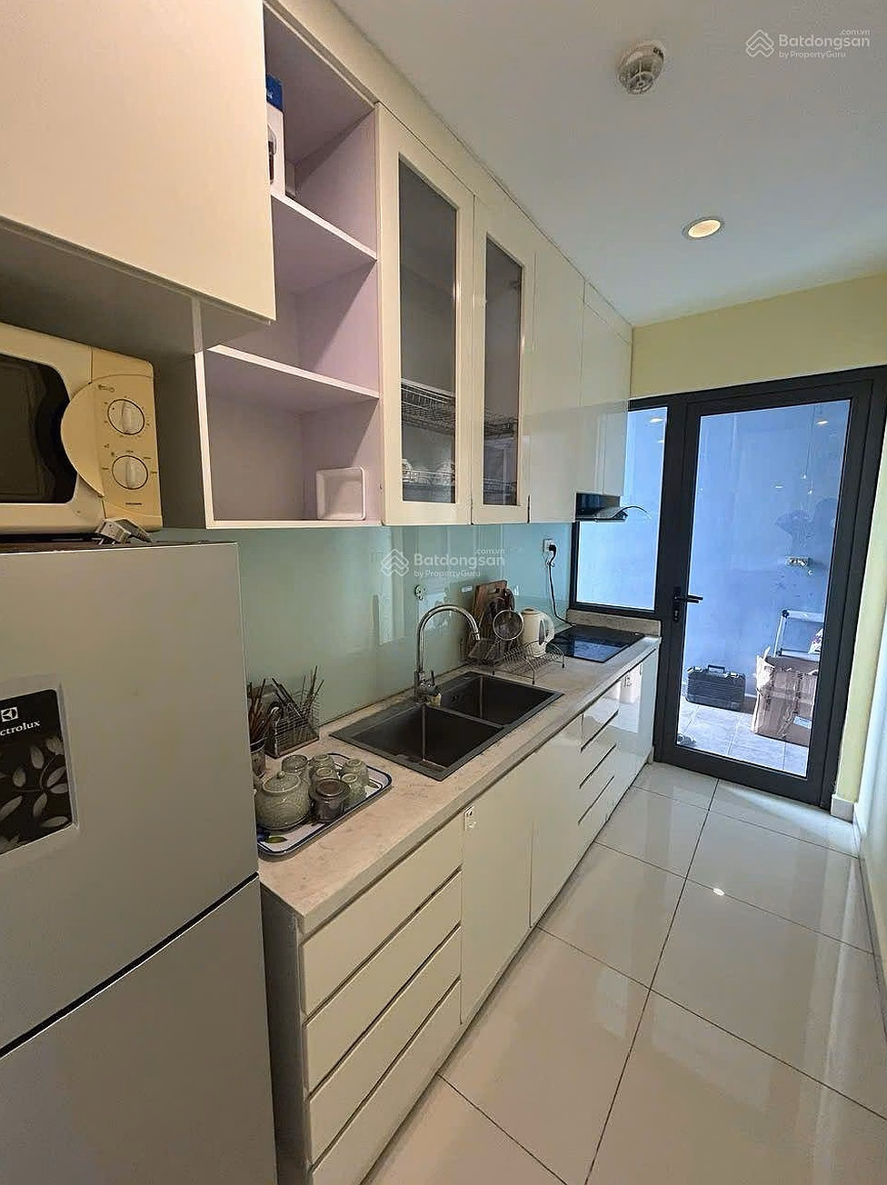 Selling 2 bedrooms, 2 bathrooms apartment, The Two building, Gamuda, Hoang Mai, Hanoi (nice floor - view of internal swimming pool)